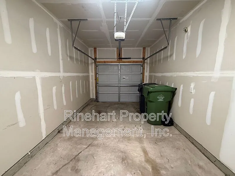 3 bed, 2.5 bath, $2,300 — Photo 4