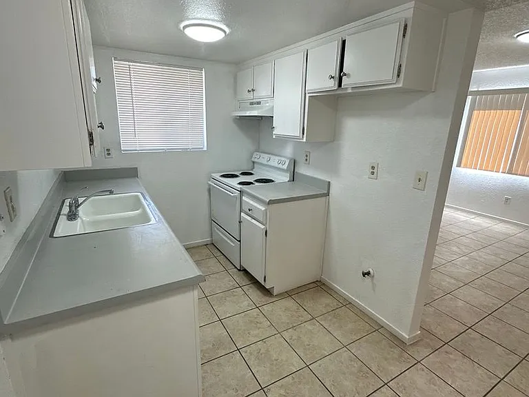 716 Espee St — Photo 3