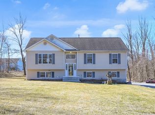 28 Reigler Rd, Hewitt, NJ 07421