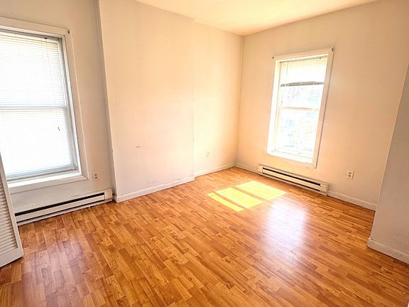 4th image of 28 Pearl St APT 3