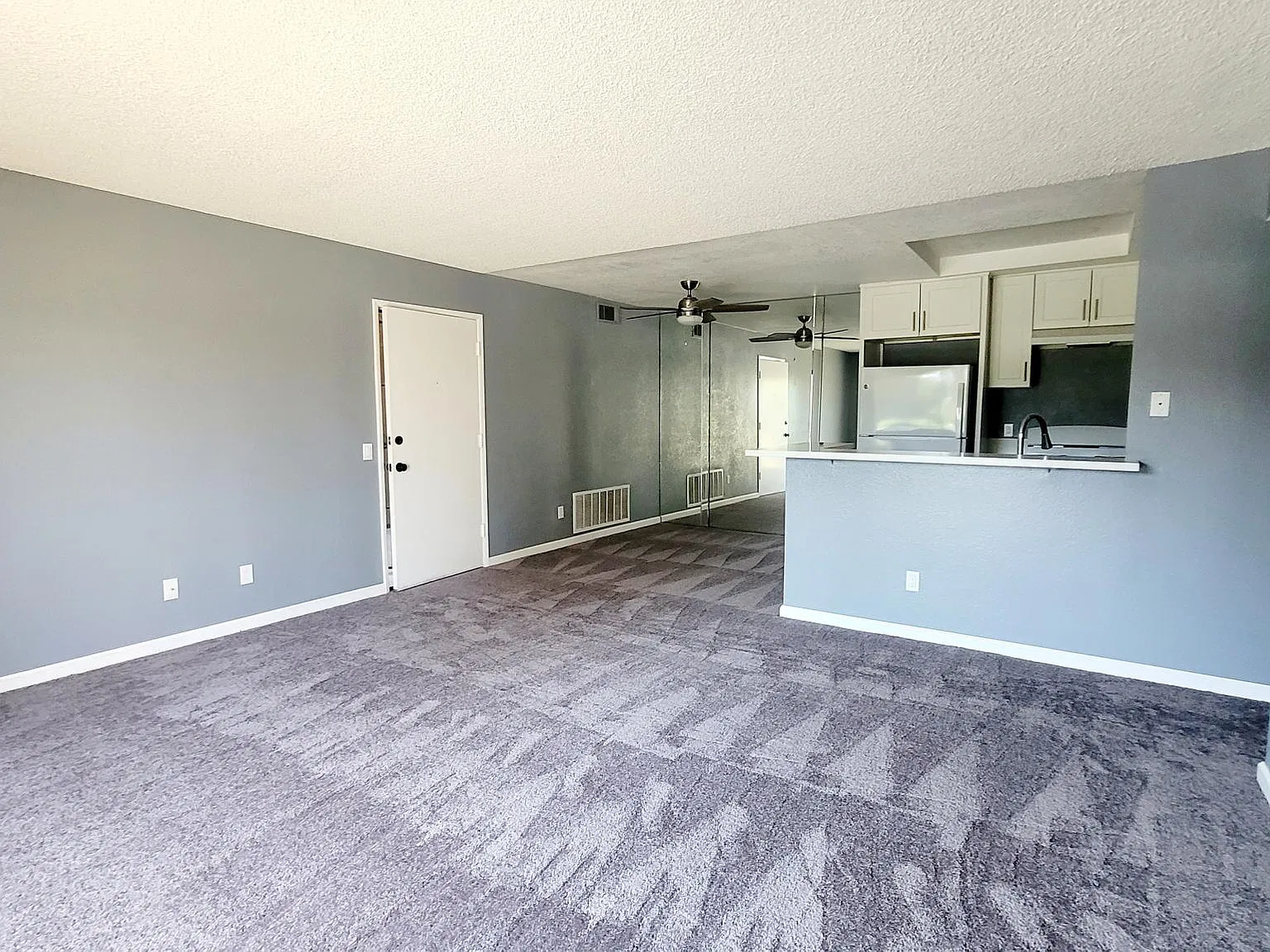2 bed, 949 sqft, $1,975 — Photo 4