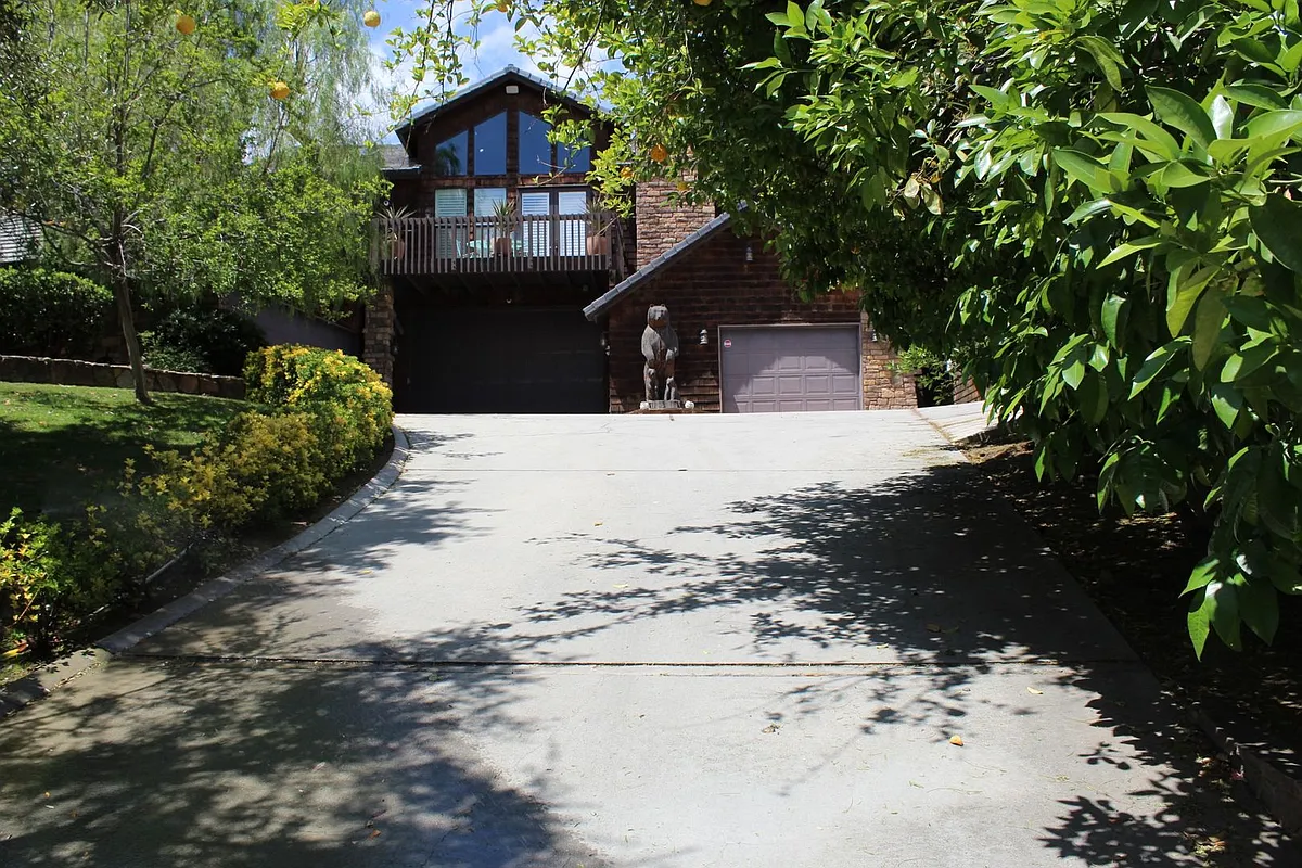 Building Photo - 4301 Flintridge Dr