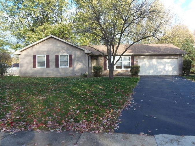 1st image of 305 Westbury Ct