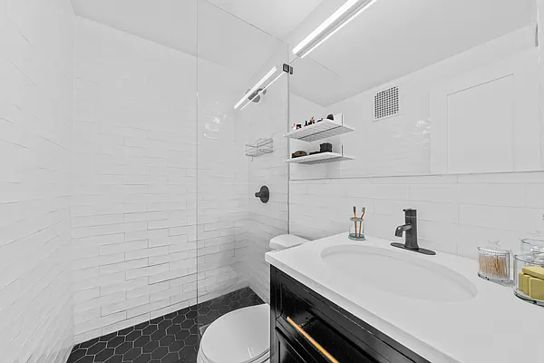 Rented by Vector New York, LLC | media 10