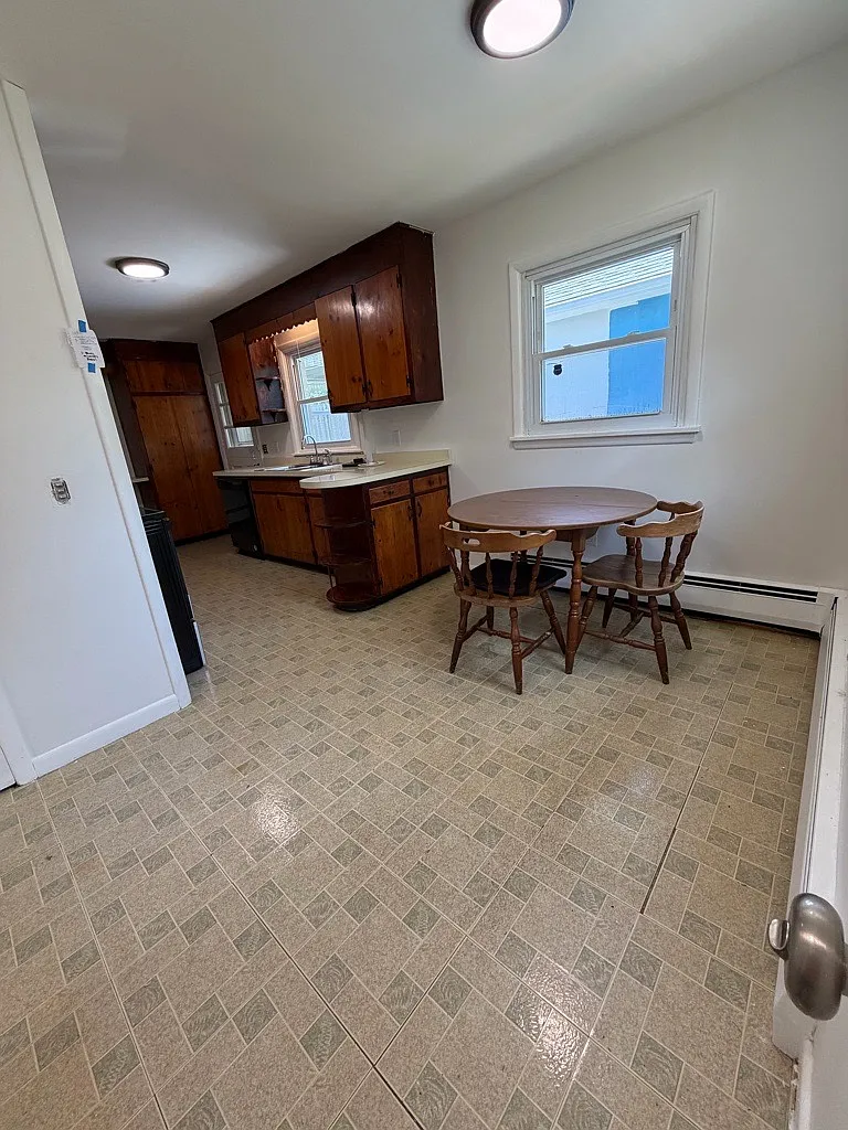 3 bed, 1.5 bath, 1160 sqft, $2,200 — Photo 4
