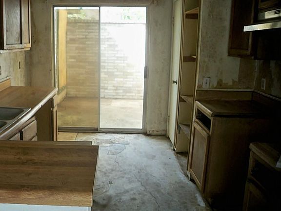 4th image of 15810 Mission Village Dr