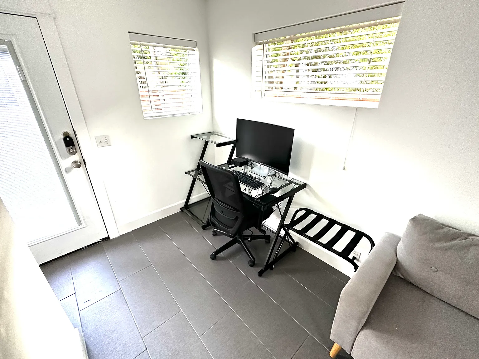 Studio, 450 sqft, $1,600 — Photo 2