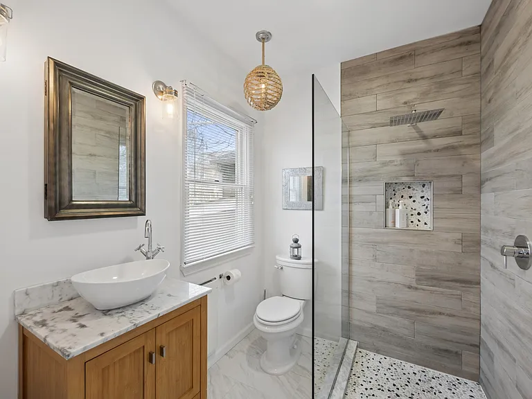 56 Madison Dr — Photo 6