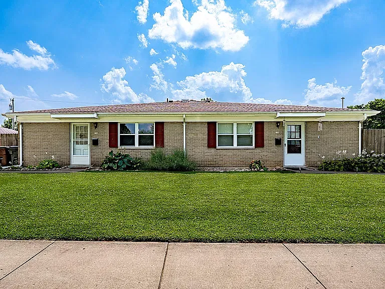 2 bed, 850 sqft, $1,100 — Photo 1