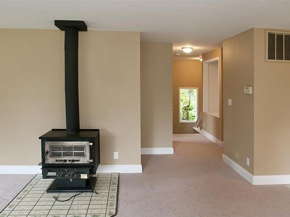 4th image of 1135 N Lafayette Ave