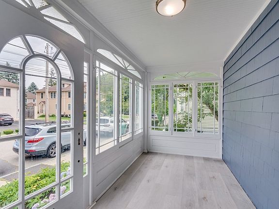 5th image of 25 Saint George Ave