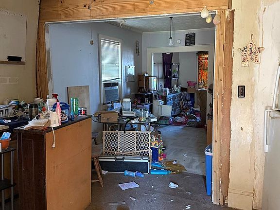 4th image of 1406 Elm St