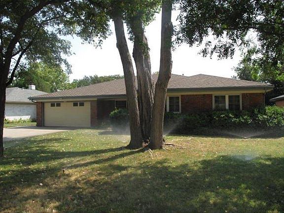2nd image of 3919 Puckett Dr