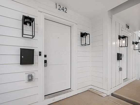 4th image of 1242 Oxley Rd