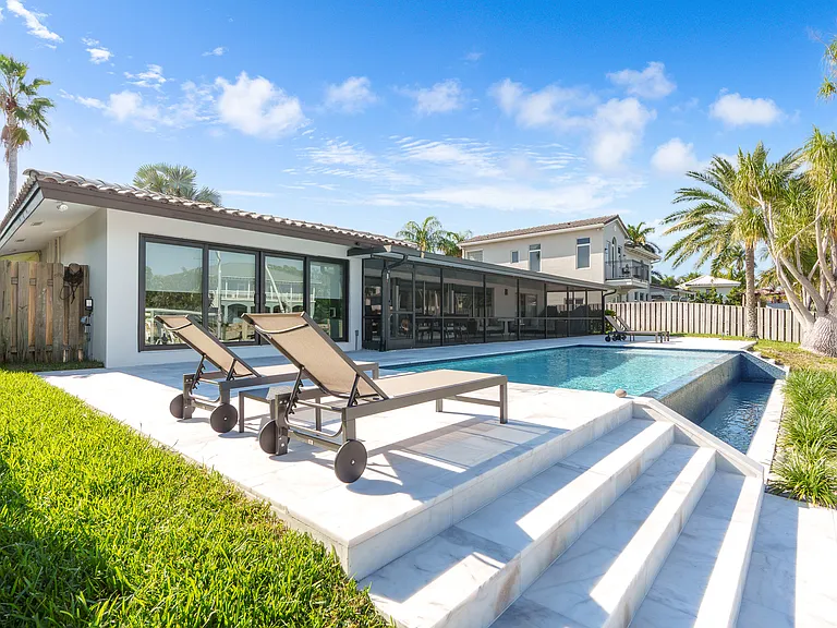 273 Tropic Dr — Photo 6