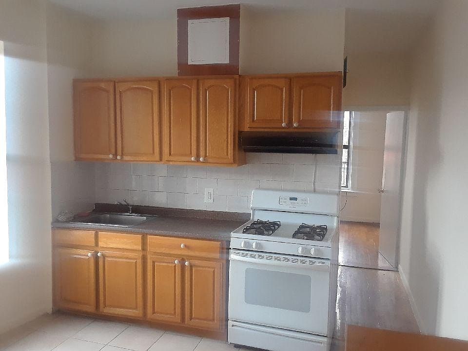 1st image of 658 E 234th St
