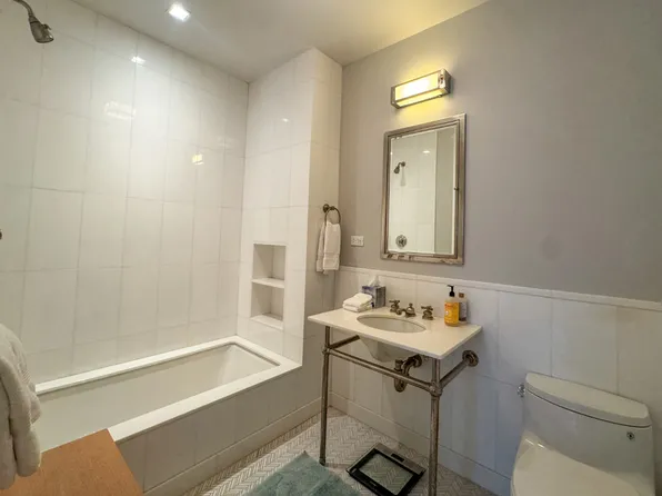 40 East 72nd Street image 3 of 3