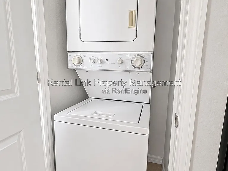 4728 Beach Dr SE #B — Photo 15