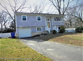 7 Flintlock Dr, Toms River, NJ 08753
