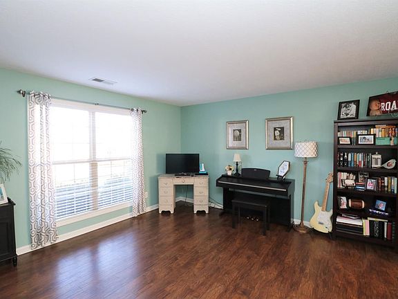 4th image of 609 Lilac Ct