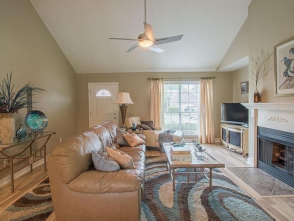 5th image of 1162 John Evans Dr