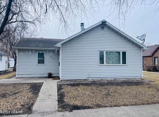 513 2nd Ave NE, East Grand Forks, MN 56721