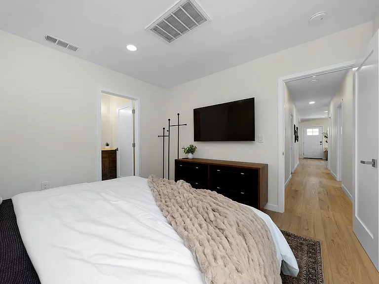 4062 Goldfinch St — Photo 42