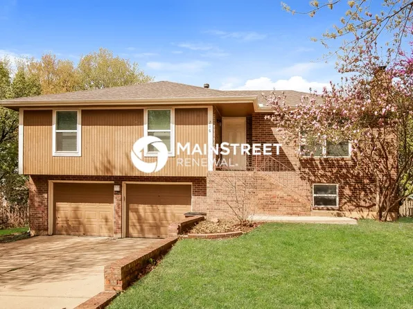 216 W Heritage Dr, Raymore, MO 64083
