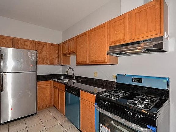 2nd image of 2444 W Grenshaw St #2W