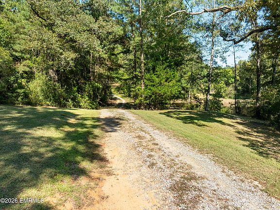 5th image of 3005 Highway 145 N