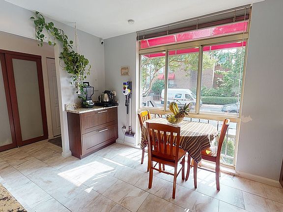4th image of 1707 S Hayes St #2