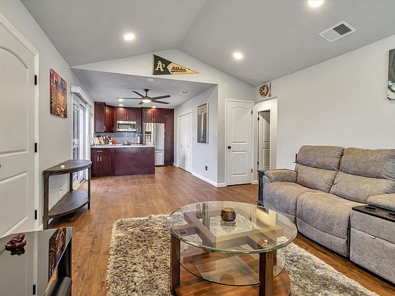 5th image of 401 Don Carlos Ct