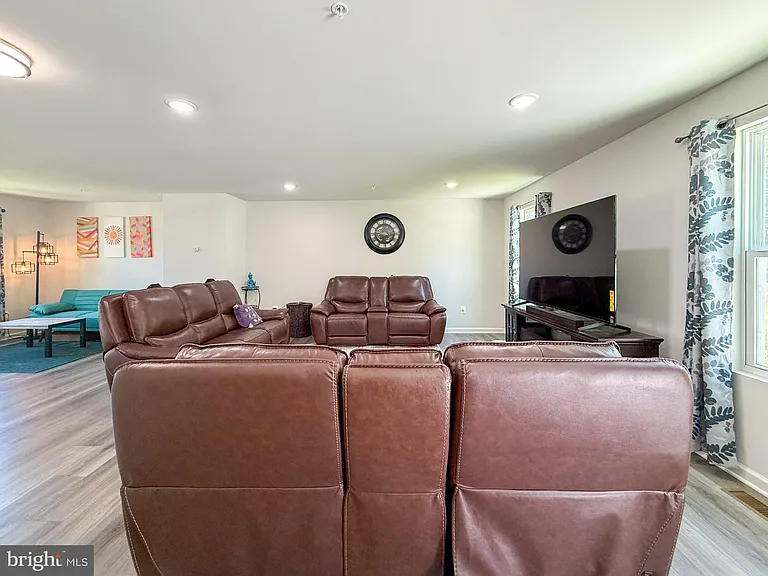 91 Goldspire Dr — Photo 10