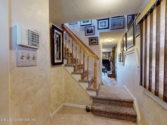 5th image of 27 Carnegie Ave