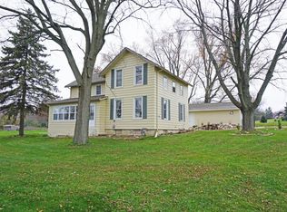 W268N2325 Meadowbrook Rd, Pewaukee, WI 53072