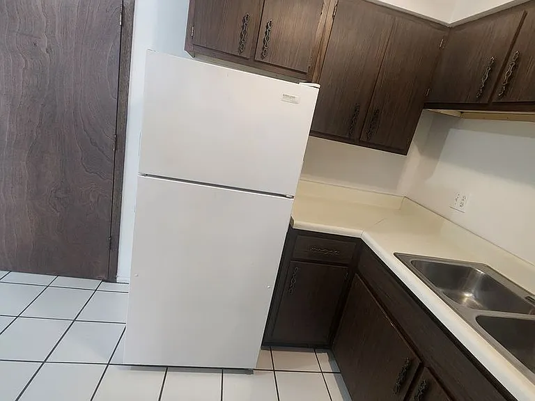 1140 Lathrop Ave — Photo 5