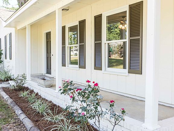 2nd image of 821 Dogwood Dr