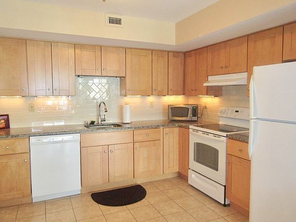 4th image of 3 N Columbus Blvd APT Md303