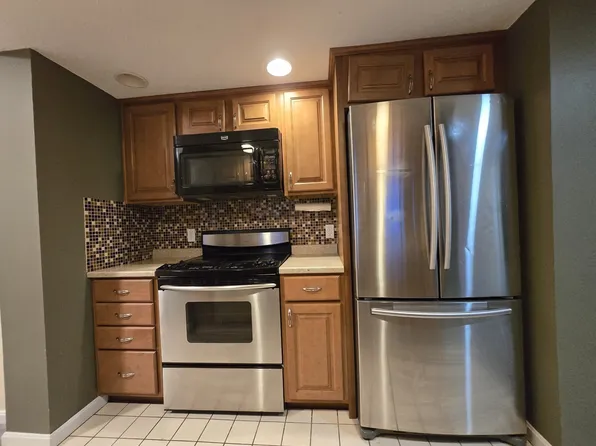 165 Cottage St APT 611, Chelsea, MA 02150