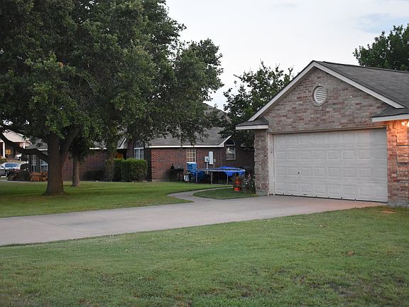 3rd image of 103 Lonesome Dove Dr