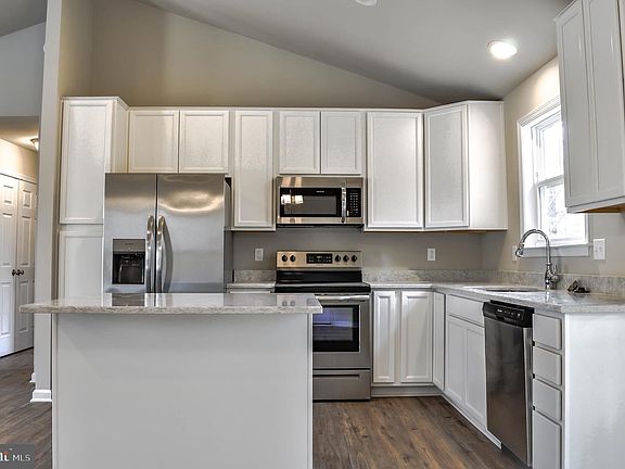 2nd image of 74 Essex Pl