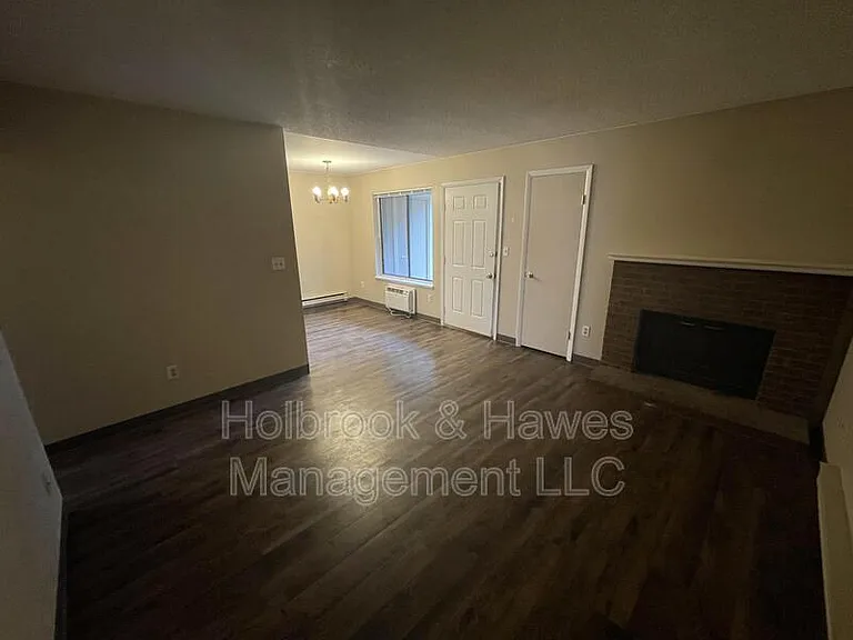 1209 W Plum St — Photo 9