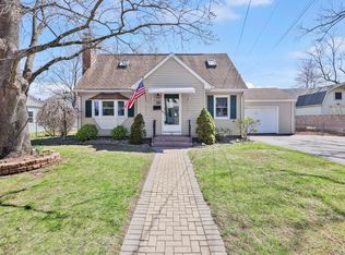 18 Edmund St, Manchester, CT 06040