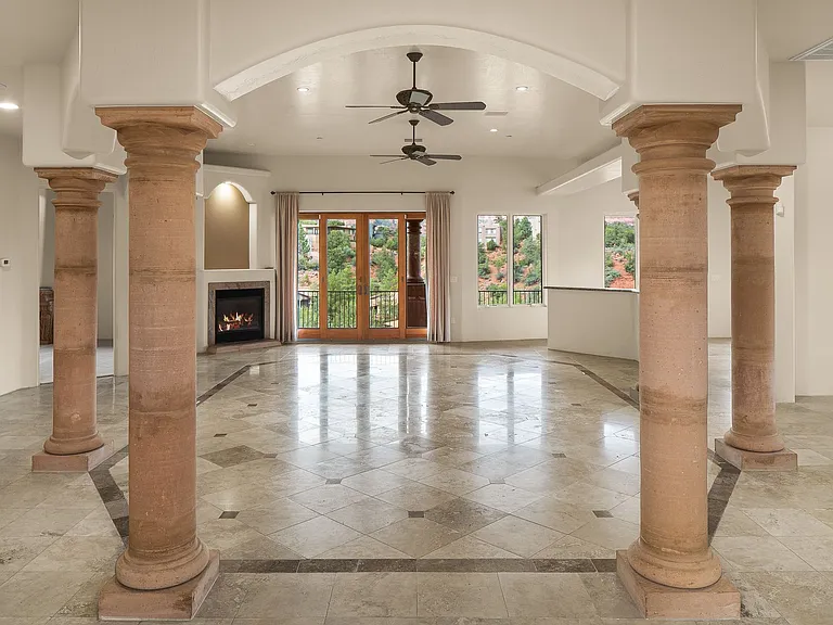 227 Les Springs Dr — Photo 35