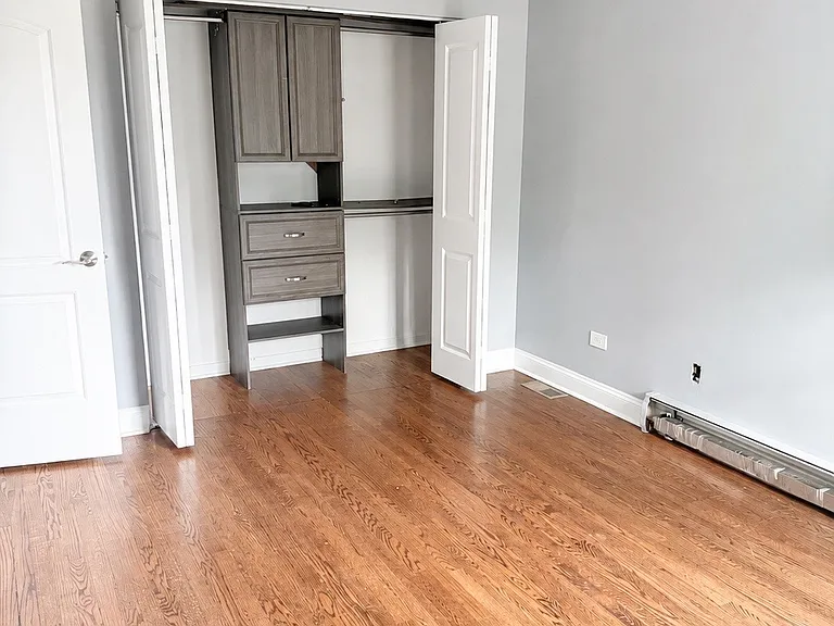 517 S Dryden Pl — Photo 3