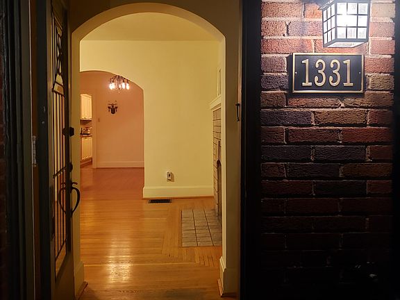 3rd image of 1326 Paxton Ave #1331