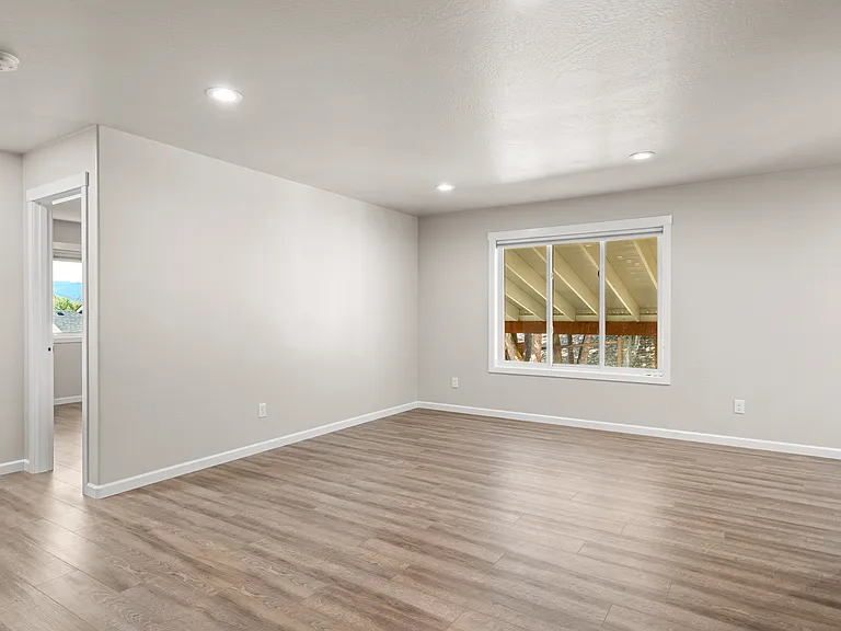 459 Hudson Ln — Photo 14