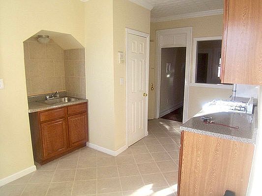 3rd image of 1022 Pacific St #2L