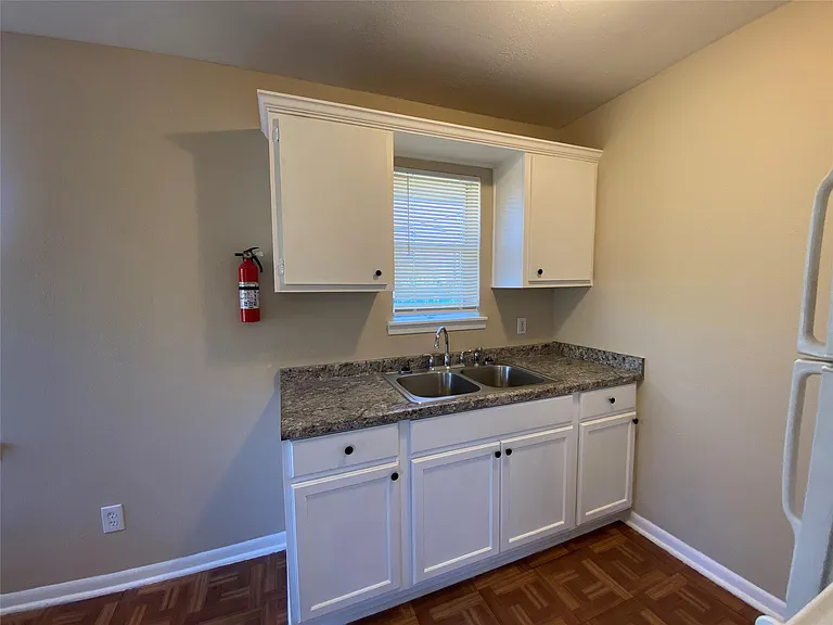 3024 Elgin St #8 — Photo 3