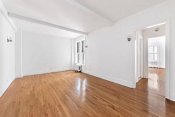 1st image of 200 W 70th St APT 8B